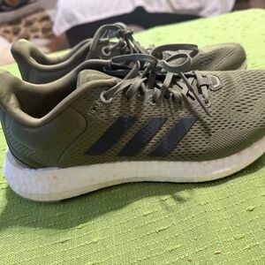 Adidas army green running shoe men’s 7.5
